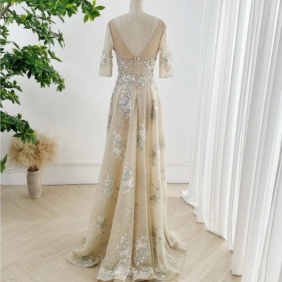 Gown size 4(S) Champagne/ three-quarter sleeve/slim/small tail performance dress - Picture 5 of 6